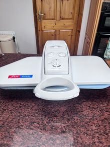 Electronic steam ironing press