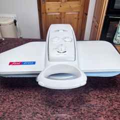 Electronic steam ironing press