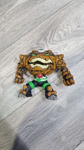 Big deluxe Ben 10 figures