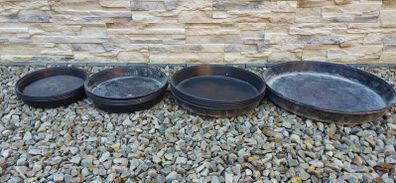 Plant pot saucers. Black.