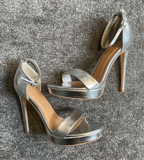 KORKYS Stunning Platform Silver Heels Size 5!