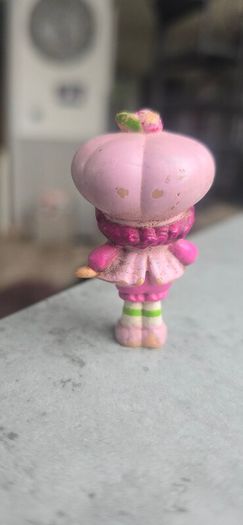 HTF Vintage 1981 AGC Kenner Raspberry Tart Strawberry Shortcake Mini PVC Doll Figurine 2" same era as MLP G1 My Little Pony