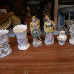 collection figurines/ vases
