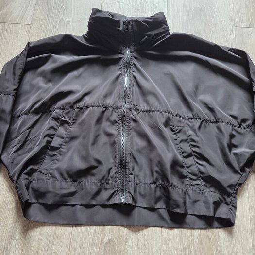 Black, cropped zip-up windbreaker jacket ZARA size 10