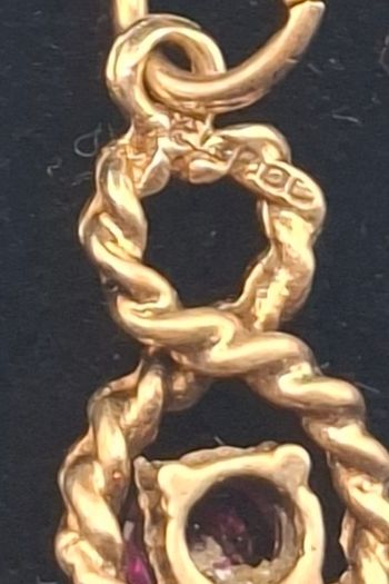 Vintage 9ct  gold ruby pendant