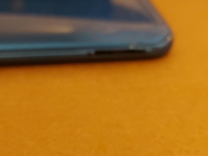 Samsung Mobile Phone, Unknown Model, Not Powering on, Battery seems swollen, for parts or repair, excellent cosmetic condition