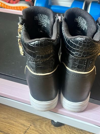 High top Guess Sneakers