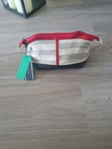 New Tommy Hilfiger Washbag
