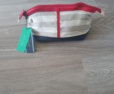 New Tommy Hilfiger Washbag