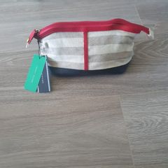 New Tommy Hilfiger Washbag