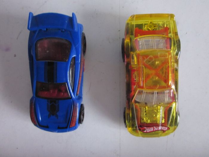 Hot Wheels Spider Man and Stockar Horse Play cars