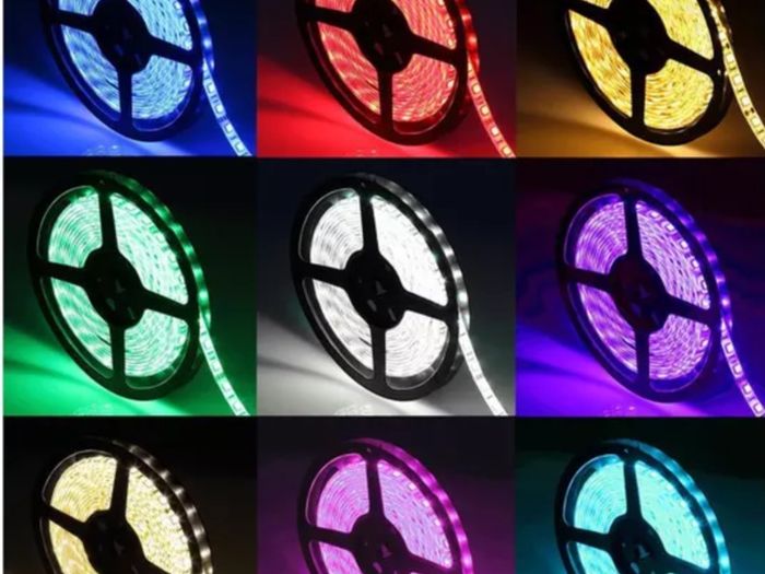 300 LEDs SMD 5050 Multiple colours strip light set with UK power plug