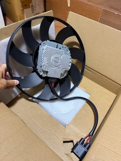 A brand -new unused, unopened, radiator / cooling fan assembly part number 4H0959455R 460W