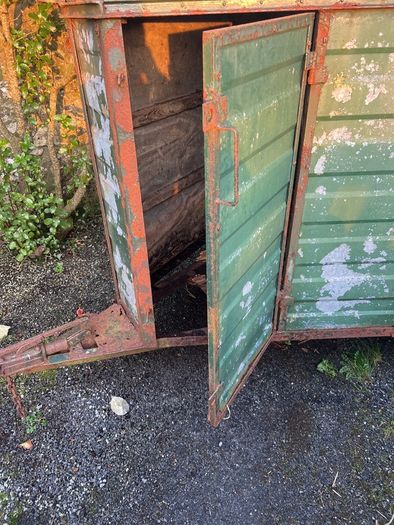 Vintage horse box, towing ok, needs new floor
