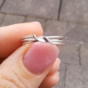 Threads Of Life Silver Ring size J