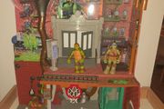 Teenage Mutant Ninja Turtles playset with figures