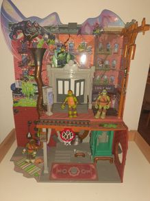 Teenage Mutant Ninja Turtles playset with figures