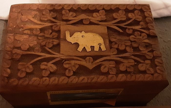 Nice ornate tea caddy box, tub 3