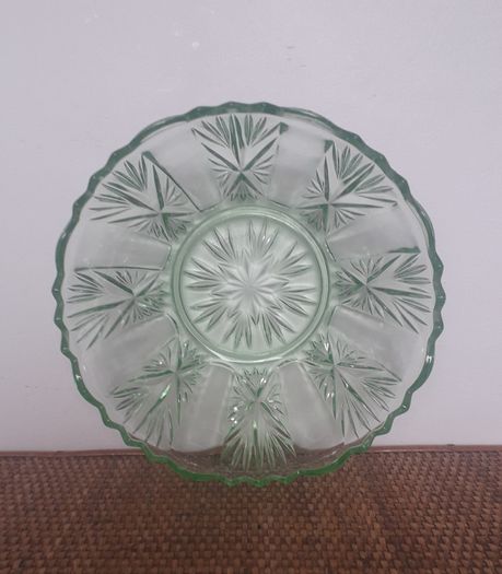 BOWL - Vintage - Green Glass - Dessert - Fruit Dish
