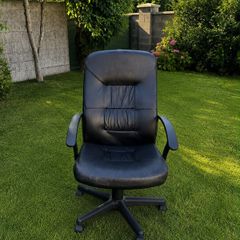 Free black office swivel chair