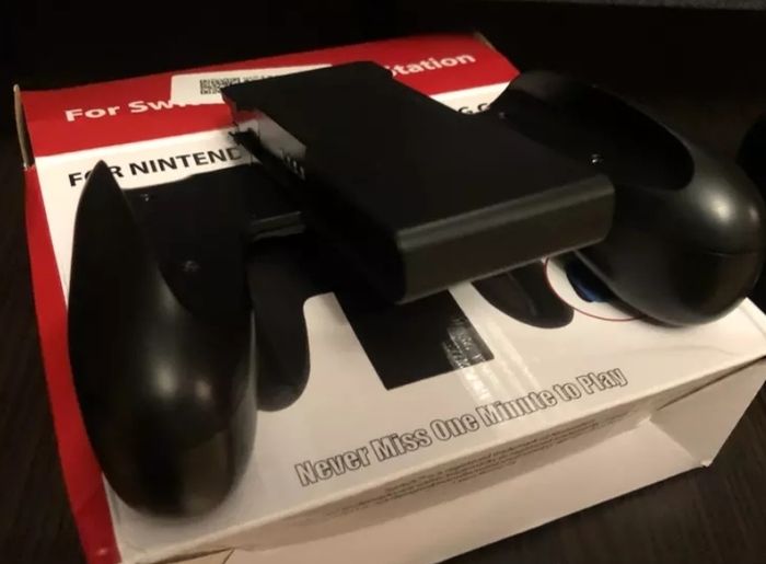 Nintendo Switch Battery Joycon Charger in box w/type c cable