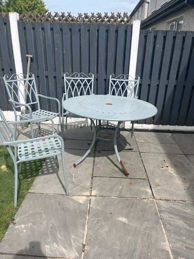 Garden Table including cushions