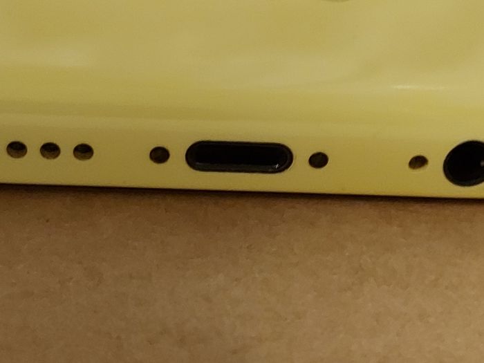 Apple Iphone 5c, Yellow, 16GB, works perfect, some screen damage, but touchscreen works fine