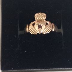 9ct gold claddagh ring with garnet stone  - size P