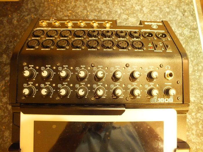 Mackie DL1608 16-Channel Digital Live Sound Mixer