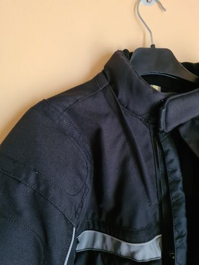 Mens motorbike waterproof Cordura jacket coat with shoulder and elbow pads armour Size medium black heavy biker motorcycle