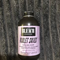 Semi-permanent hair colour violet Bleach