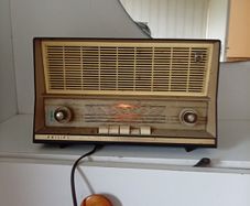 Vintage 1950s/60s Philips Valve Radio. Cream Beauty with BBC, Luxembourg & More. Working. Very rare