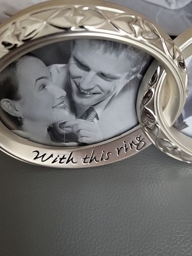 Wedding ring photo frame