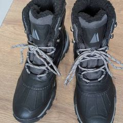 Men's waterproof winter boots size UK 9