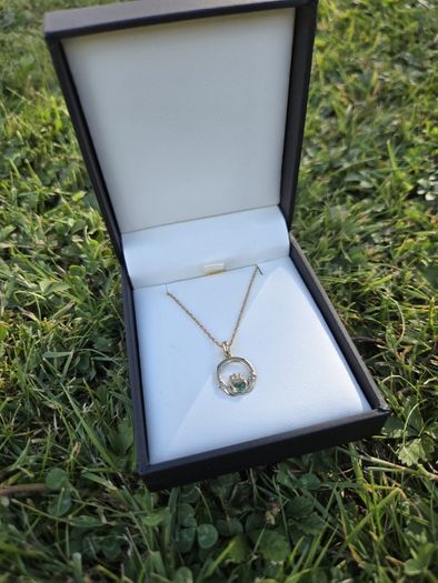 9ct Yellow Gold Claddagh Pendant & Chain