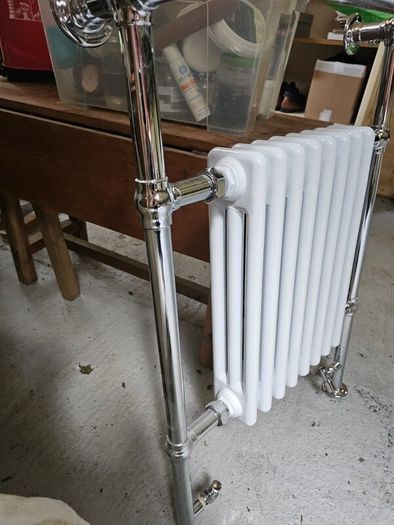 Traditional Towel Rail 952mm High - Steel