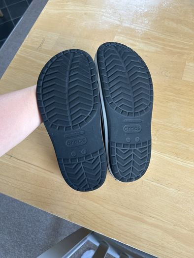 crocs