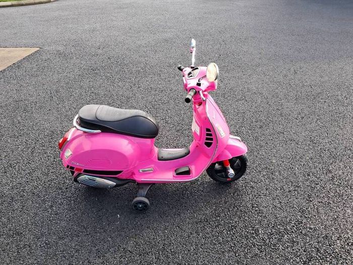 Pink vespa