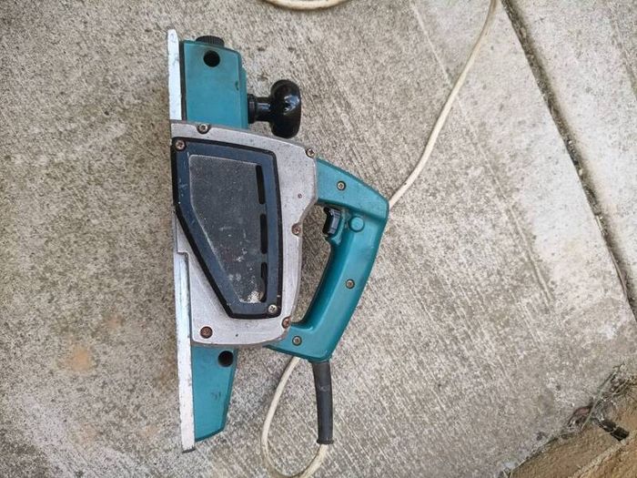 110 Makita planer
