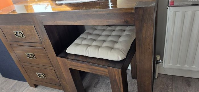 dressing table