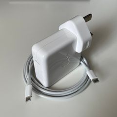 Macbook 61W USB-C Power Adaptor and cable