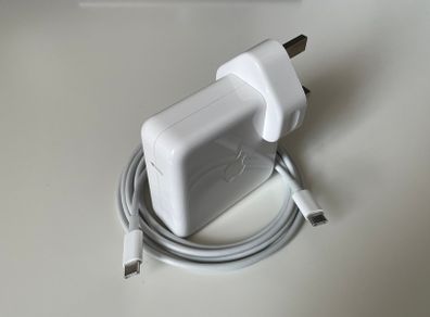 Macbook 61W USB-C Power Adaptor and cable
