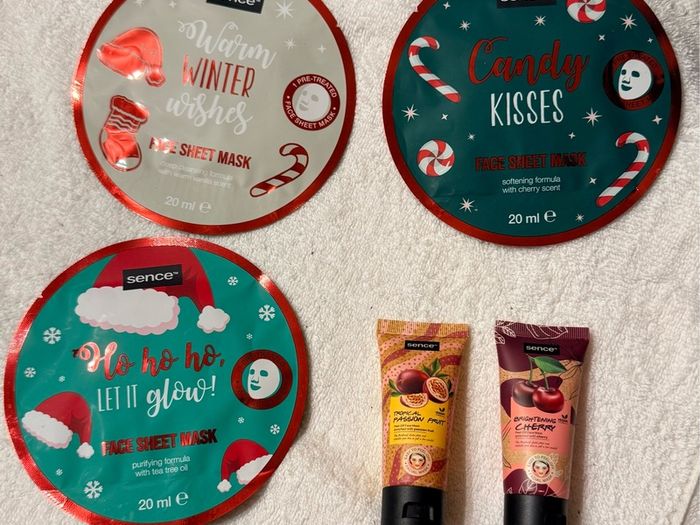 3 x Christmas Sheet Face Masks. 2 x Easy Peel Face Masks