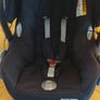 2 x Maxi-Cosi Baby Car Seats + 1 EasyFix Base Image 2