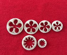 cake decorating tools