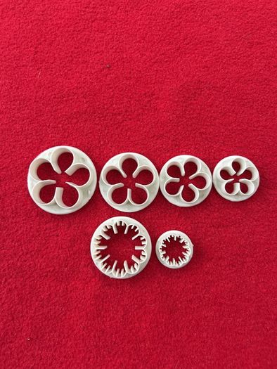 cake decorating tools