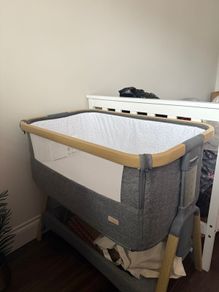 baby cot with feeding pillow