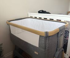 baby cot with feeding pillow