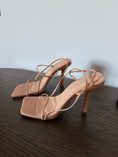 Public desire high heels