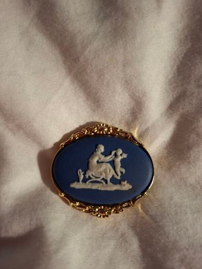 Vintage Wedgwood Brooch